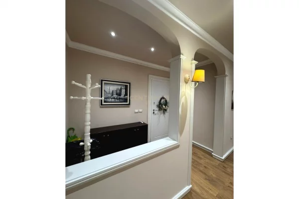 Shtepi me qera Apartament ne Tirane, 2+1, Mobilimi E mobiluar, Pagesa 1,300  Euro.