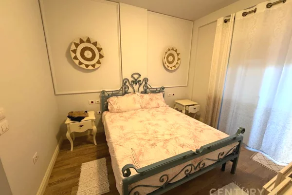 Shtepi ne shitje Apartament ne Durres, 2+1, Mobilimi E mobiluar, Pagesa 320,000  Euro.