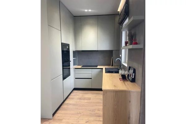 Shtepi me qera Apartament ne Tirane, 3+1, Mobilimi E mobiluar, Pagesa 1,300  Euro.