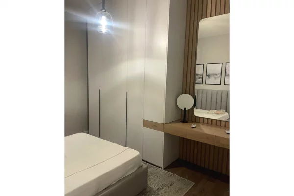 Shtepi me qera Apartament ne Tirane, 3+1, Mobilimi E mobiluar, Pagesa 1,300  Euro.