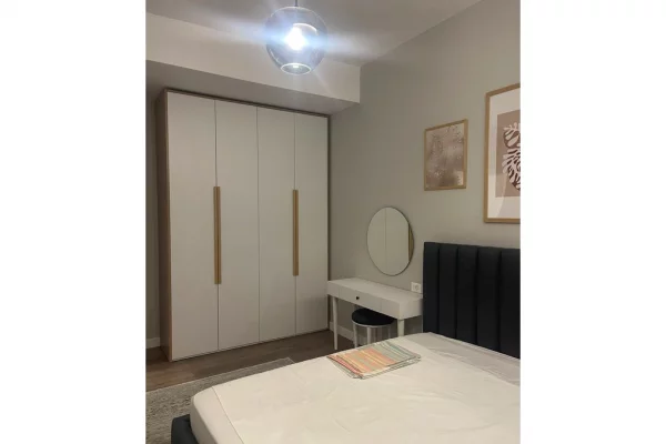 Shtepi me qera Apartament ne Tirane, 3+1, Mobilimi E mobiluar, Pagesa 1,300  Euro.