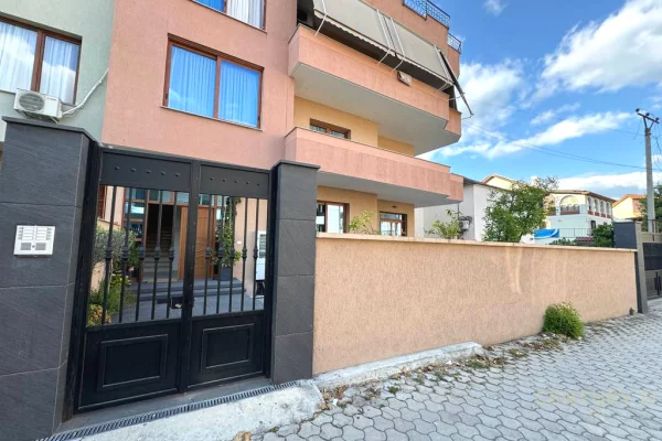 Shtepi me qera Apartament ne Tirane, 2+1, Mobilimi E mobiluar, Pagesa 700  Euro.