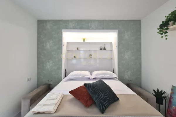 Shtepi ne shitje Apartament ne Tirane, Garsoniere, Mobilimi E mobiluar, Pagesa 108,000  Euro.