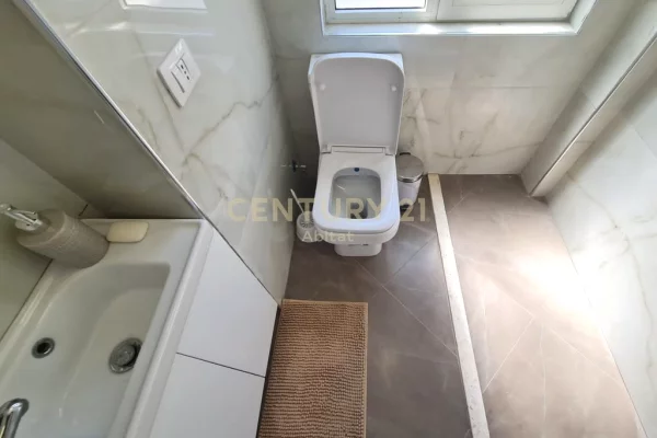 Shtepi ne shitje Apartament ne Tirane, Garsoniere, Mobilimi E mobiluar, Pagesa 108,000  Euro.