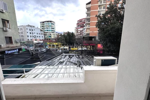 Appartamento in vendita a Tirana 2+1, Arredato