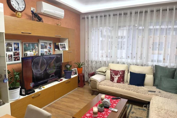 Shtepi ne shitje Apartament ne Tirane, 2+1, Mobilimi E mobiluar, Pagesa 169,500  Euro.