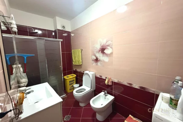 Shtepi ne shitje Apartament ne Tirane, 2+1, Mobilimi E mobiluar, Pagesa 169,500  Euro.