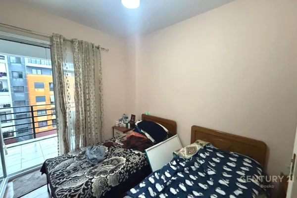 Shtepi ne shitje Apartament ne Tirane, 2+1, Mobilimi E mobiluar, Pagesa 169,500  Euro.