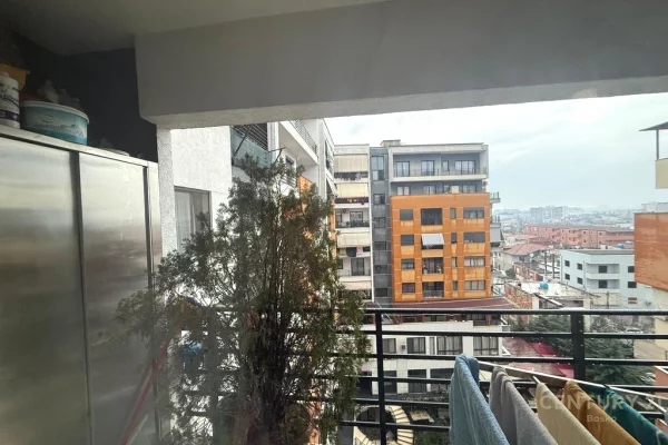 Shtepi ne shitje Apartament ne Tirane, 2+1, Mobilimi E mobiluar, Pagesa 169,500  Euro.