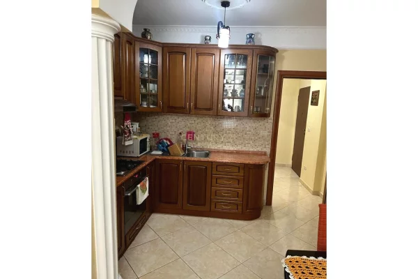 Shtepi me qera 2+1 ne Tirane - 650 Euro