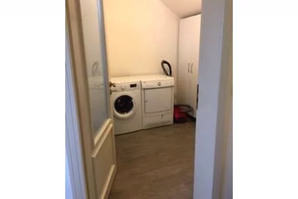 Shtepi ne shitje Apartament ne Tirane, 2+1, Mobilimi E mobiluar, Pagesa 258,000  Euro.