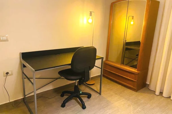 Shtepi ne shitje Apartament ne Tirane, 2+1, Mobilimi E mobiluar, Pagesa 258,000  Euro.