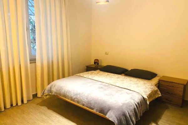 Shtepi ne shitje Apartament ne Tirane, 2+1, Mobilimi E mobiluar, Pagesa 258,000  Euro.