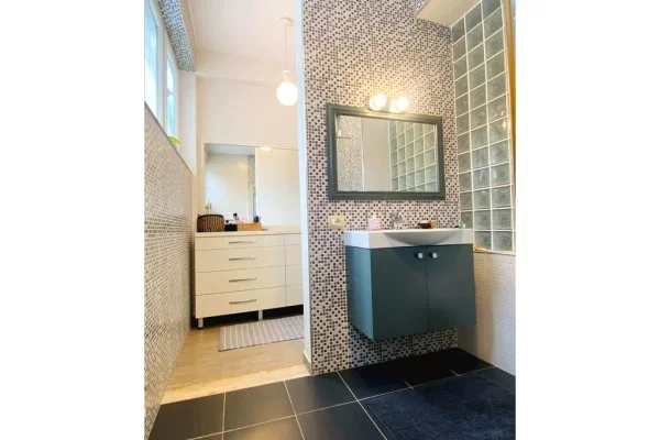 Shtepi ne shitje Apartament ne Tirane, 2+1, Mobilimi E mobiluar, Pagesa 258,000  Euro.