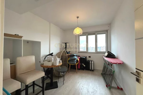 Shtepi ne shitje Apartament ne Tirane, 3+1, Mobilimi E mobiluar, Pagesa 258,000  Euro.