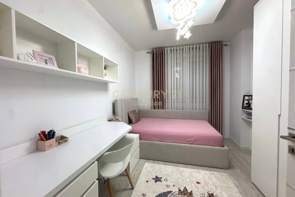 Shtepi ne shitje Apartament ne Tirane, 3+1, Mobilimi E mobiluar, Pagesa 258,000  Euro.