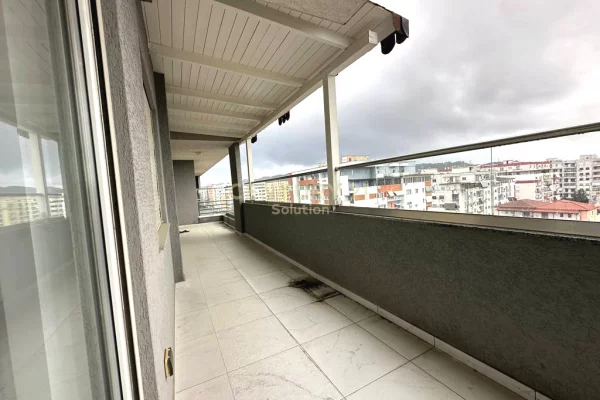 Shtepi ne shitje Apartament ne Tirane, 3+1, Mobilimi E mobiluar, Pagesa 258,000  Euro.