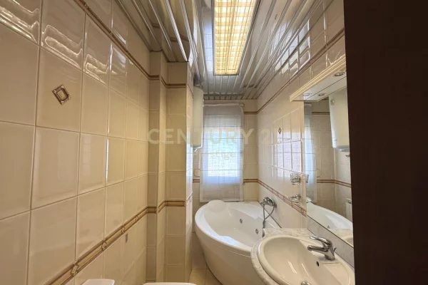 Shtepi me qera Apartament ne Tirane, 2+1, Mobilimi E mobiluar, Pagesa 700  Euro.