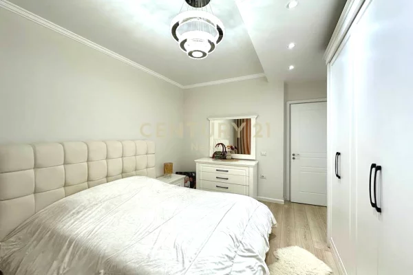 Shtepi ne shitje Apartament ne Tirane, 2+1, Mobilimi E mobiluar, Pagesa 125,000  Euro.