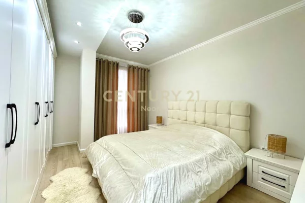 Shtepi ne shitje Apartament ne Tirane, 2+1, Mobilimi E mobiluar, Pagesa 125,000  Euro.