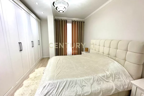 Shtepi ne shitje Apartament ne Tirane, 2+1, Mobilimi E mobiluar, Pagesa 125,000  Euro.
