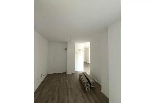 Shtepi ne shitje Apartament ne Tirane, 2+1, Mobilimi Bosh, pa mobiluar, Pagesa 269,000  Euro.