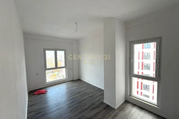 Shtepi ne shitje Apartament ne Tirane, 2+1, Mobilimi Bosh, pa mobiluar, Pagesa 269,000  Euro.