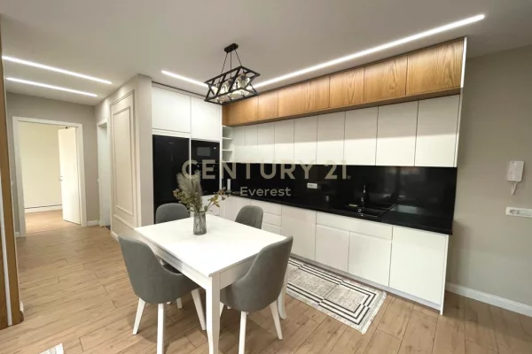 Shtepi me qera 2+1 ne Tirane - 1,400 Euro