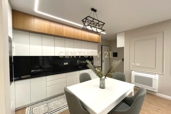 Shtepi me qera Apartament ne Tirane, 2+1, Mobilimi E mobiluar, Pagesa 1,400  Euro.