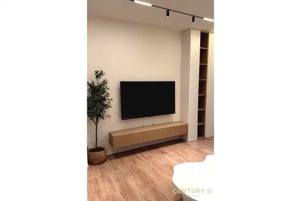 Shtepi me qera 2+1 ne Tirane - 1,900 Euro