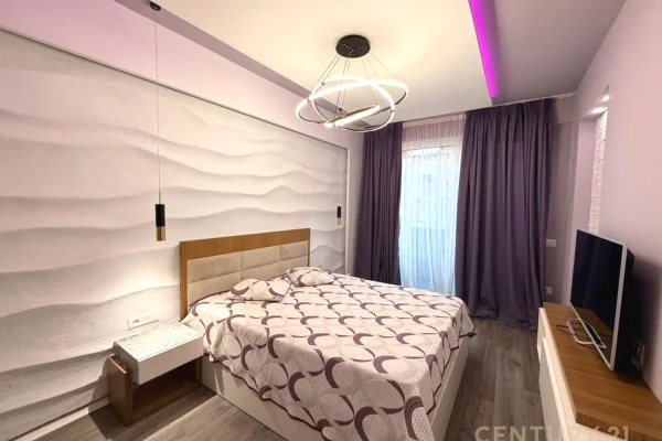 Shtepi me qera Apartament ne Tirane, 2+1, Mobilimi E mobiluar, Pagesa 1,700  Euro.