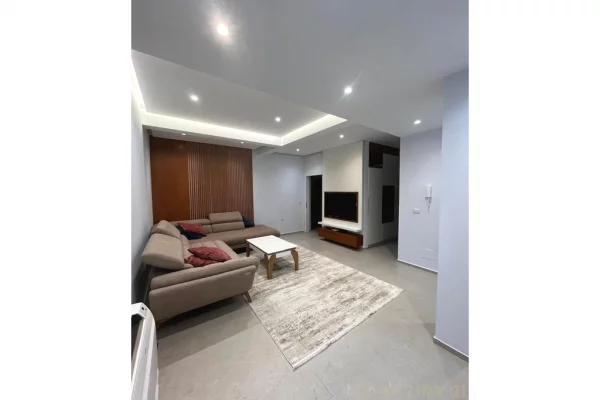 Shtepi me qera 2+1 ne Tirane - 650 Euro