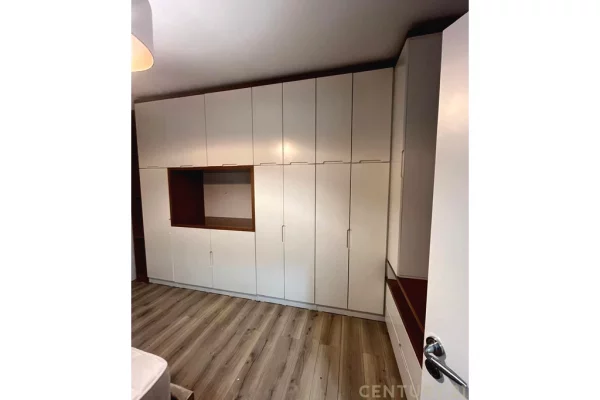 Shtepi me qera Apartament ne Tirane, 2+1, Mobilimi E mobiluar, Pagesa 650  Euro.