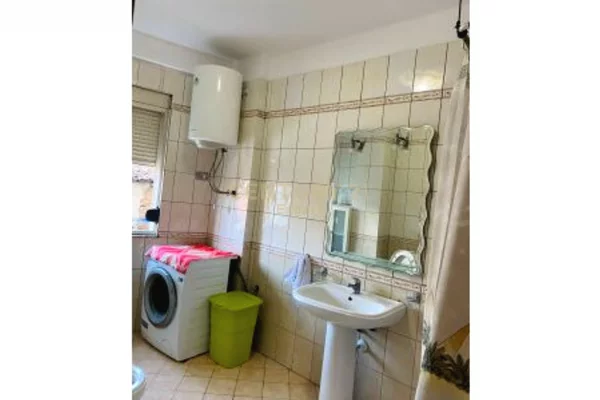 Shtepi me qera Apartament ne Tirane, 1+1, Mobilimi E mobiluar, Pagesa 680  Euro.