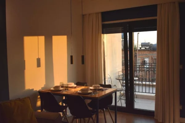 Shtepi ne shitje Apartament ne Tirane, 1+1, Mobilimi E mobiluar, Pagesa 280,000  Euro.