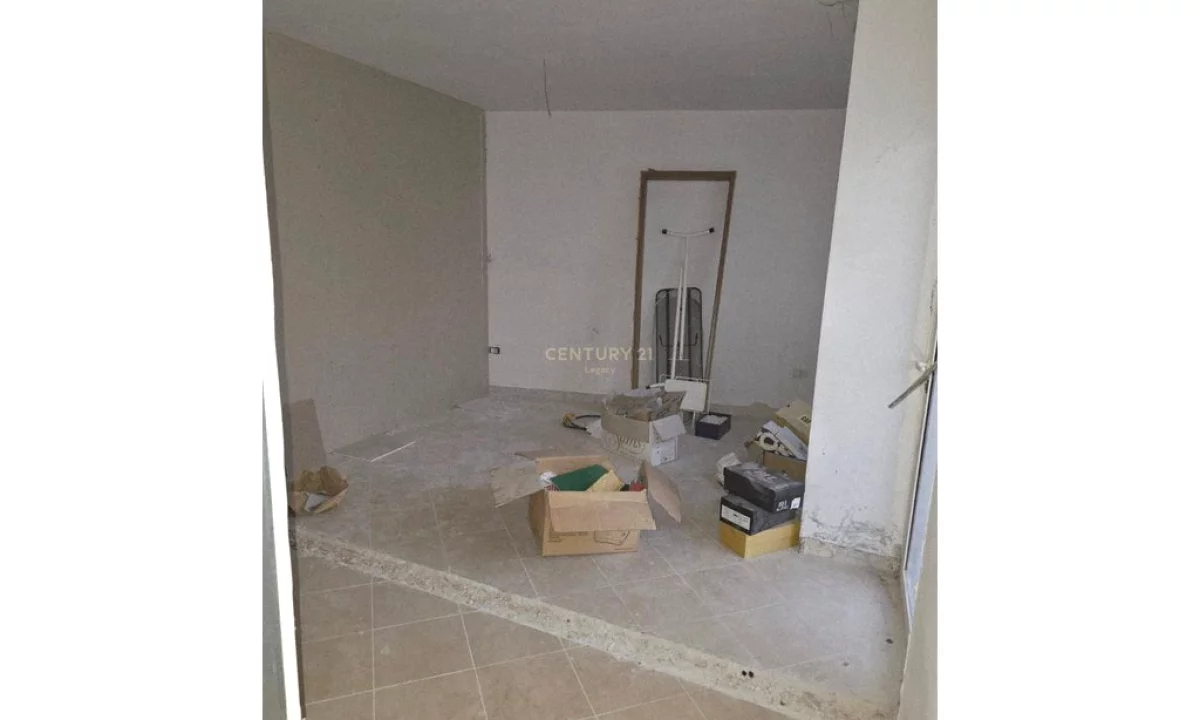 Shtepi ne shitje Apartament ne Tirane, 1+1, Mobilimi Bosh, pa mobiluar, Pagesa 96,700  Euro.