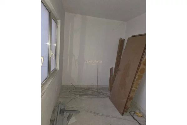 Shtepi ne shitje Apartament ne Tirane, 1+1, Mobilimi Bosh, pa mobiluar, Pagesa 96,700  Euro.