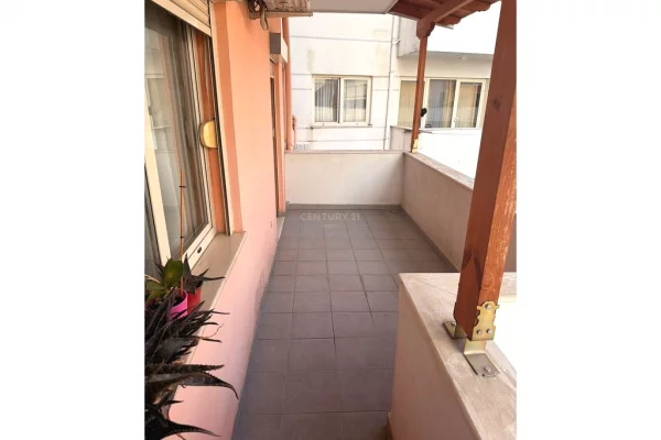 Shtepi ne shitje Apartament ne Tirane, 2+1, Mobilimi E mobiluar, Pagesa 123,000  Euro.