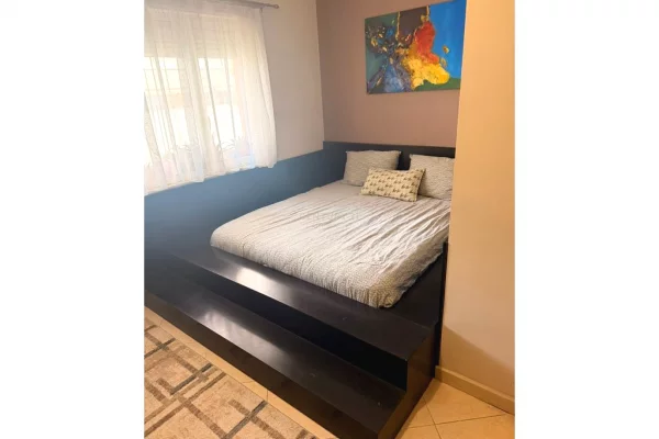 Shtepi ne shitje Apartament ne Tirane, 2+1, Mobilimi E mobiluar, Pagesa 123,000  Euro.