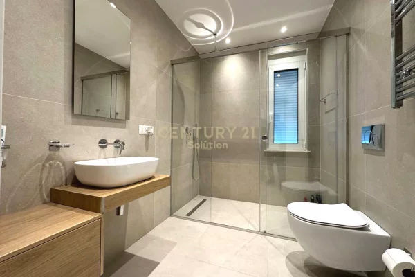 Shtepi me qera Apartament ne Tirane, 2+1, Mobilimi E mobiluar, Pagesa 1,000  Euro.