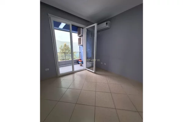 Ambient biznesi me qera 3+1 ne Tirane - 800 Euro