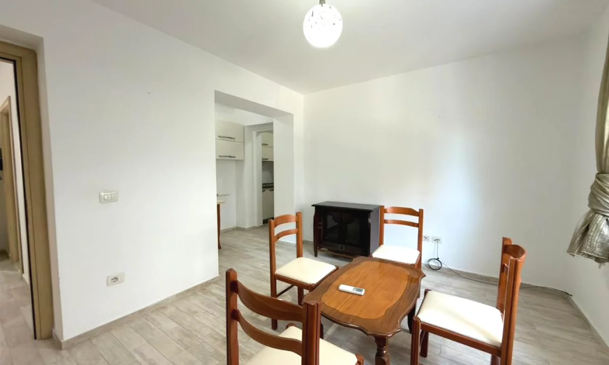 Shtepi ne shitje Apartament ne Tirane, 2+1, Mobilimi Pjeserisht e mobiluar, Pagesa 170,000  Euro.