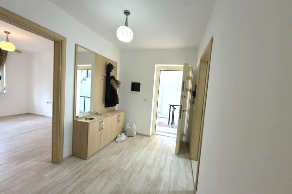 Shtepi ne shitje Apartament ne Tirane, 2+1, Mobilimi Pjeserisht e mobiluar, Pagesa 170,000  Euro.