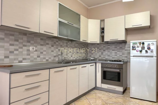 Shtepi me qera Apartament ne Tirane, 1+1, Mobilimi E mobiluar, Pagesa 550  Euro.