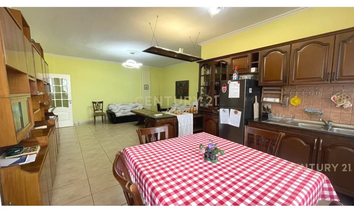 Shtepi ne shitje Apartament ne Tirane, 2+1, Mobilimi E mobiluar, Pagesa 255,000  Euro.