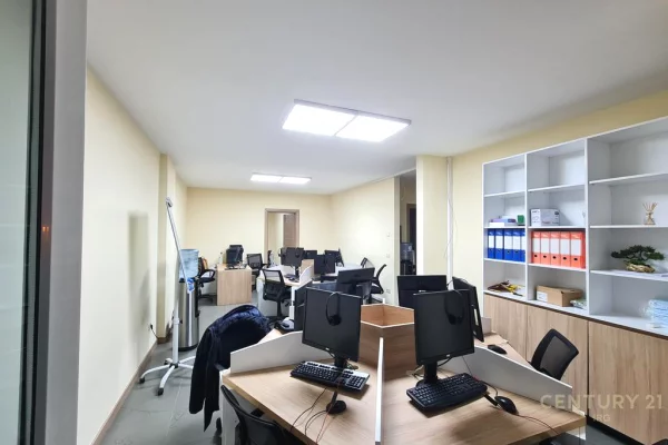 Ambient biznesi me qera 3+1 ne Tirane - 900 Euro
