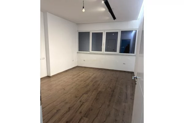 Ambient biznesi me qera 3+1 ne Tirane - 500 Euro