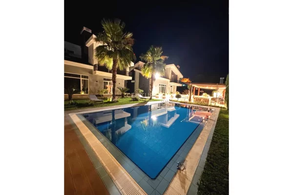 Shtepi me qera Apartament ne Tirane, 7+1, Mobilimi E mobiluar, Pagesa 10,000  Euro.