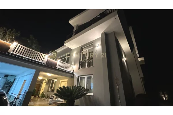 Shtepi me qera Apartament ne Tirane, 7+1, Mobilimi E mobiluar, Pagesa 10,000  Euro.