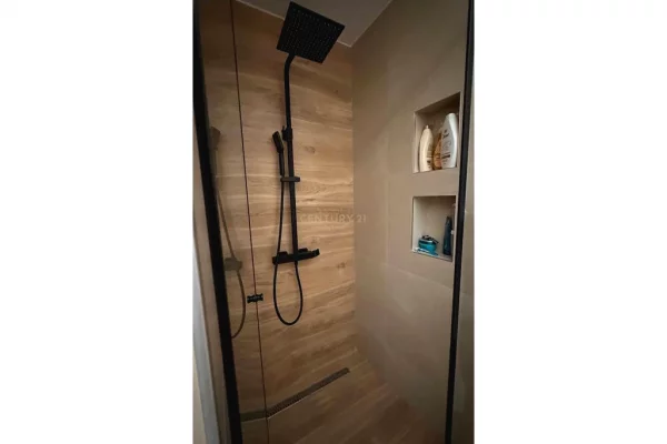 Shtepi me qera Apartament ne Tirane, 7+1, Mobilimi E mobiluar, Pagesa 10,000  Euro.